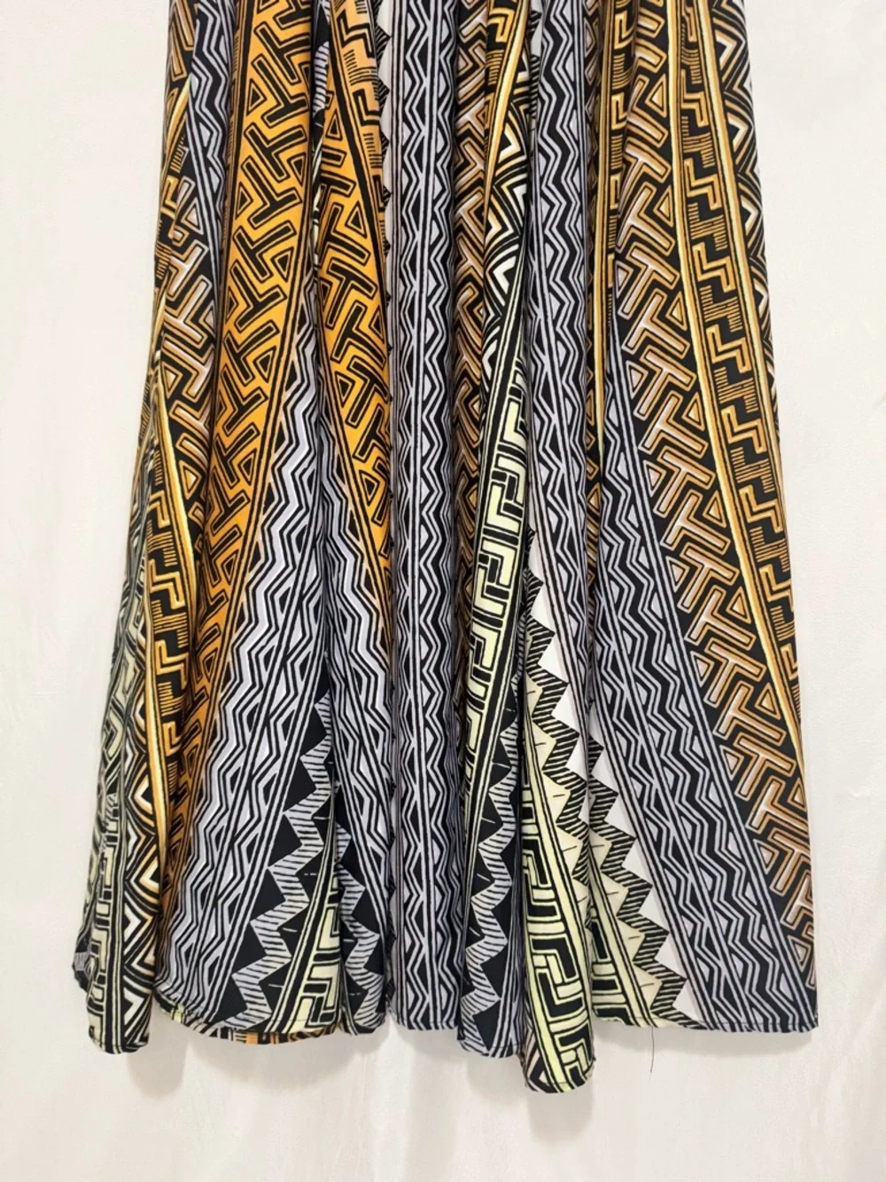 Beautiful Maxi skirt with bold geometric patterns Size L